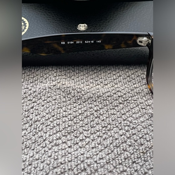 Ray-Ban glasses - Picture 4 of 4